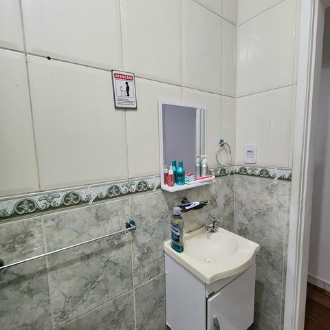 Casa à venda com 105m², 2 quartos e 2 vagas Casa à venda com 105m², 2 quartos e 2 vagasBanheiro