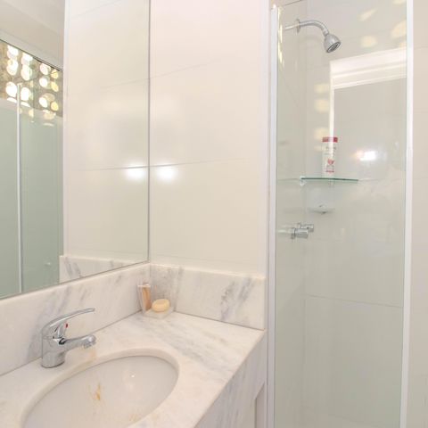 Apartamento à venda com 83m², 2 quartos e sem vaga Apartamento à venda com 83m², 2 quartos e sem vagaBanheiro da Suíte