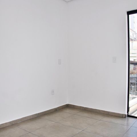Apartamento à venda com 64m², 2 quartos e 1 vagaDetalhe - Quarto 01 com Varanda