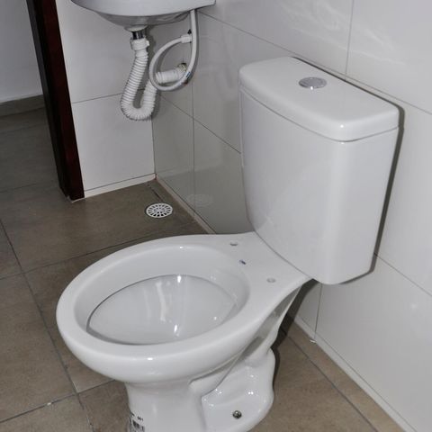 Apartamento à venda com 64m², 2 quartos e 1 vagaDetalhe - Banheiro Social