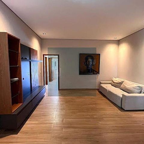 Casa à venda com 462m², 5 quartos e 4 vagas