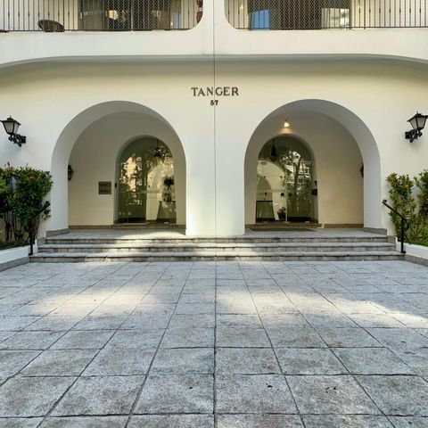 Apartamento à venda com 198m², 2 quartos e 2 vagasEntrada
