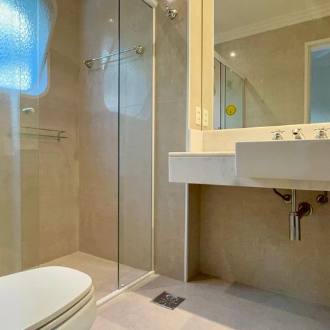 Apartamento à venda com 198m², 2 quartos e 2 vagasBanheiro da Suíte 1