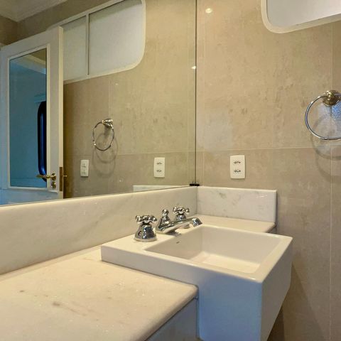 Apartamento à venda com 198m², 2 quartos e 2 vagasBanheiro da Suíte 1