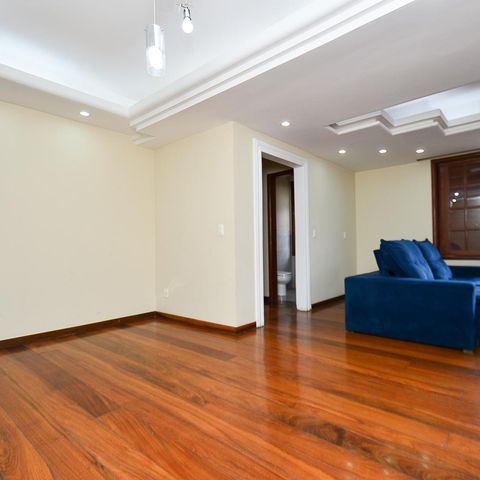 Casa à venda com 250m², 3 quartos e 4 vagas Casa à venda com 250m², 3 quartos e 4 vagasSala de Estar