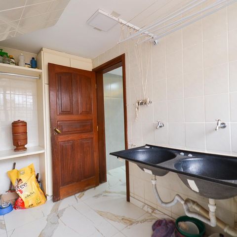 Casa à venda com 250m², 3 quartos e 4 vagas Casa à venda com 250m², 3 quartos e 4 vagasÁrea de Serviço