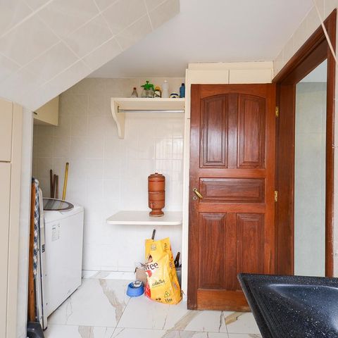 Casa à venda com 250m², 3 quartos e 4 vagas Casa à venda com 250m², 3 quartos e 4 vagasÁrea de Serviço