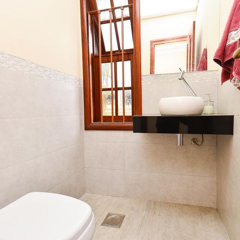 Casa à venda com 250m², 3 quartos e 4 vagas Casa à venda com 250m², 3 quartos e 4 vagasLavabo
