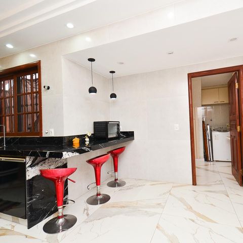 Casa à venda com 250m², 3 quartos e 4 vagas Casa à venda com 250m², 3 quartos e 4 vagasCozinha