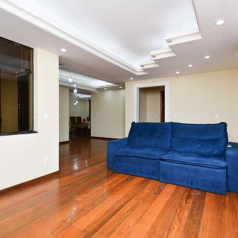 Casa à venda com 250m², 3 quartos e 4 vagas Casa à venda com 250m², 3 quartos e 4 vagasSala de Estar