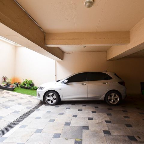 Casa à venda com 250m², 3 quartos e 4 vagas Casa à venda com 250m², 3 quartos e 4 vagasGaragem