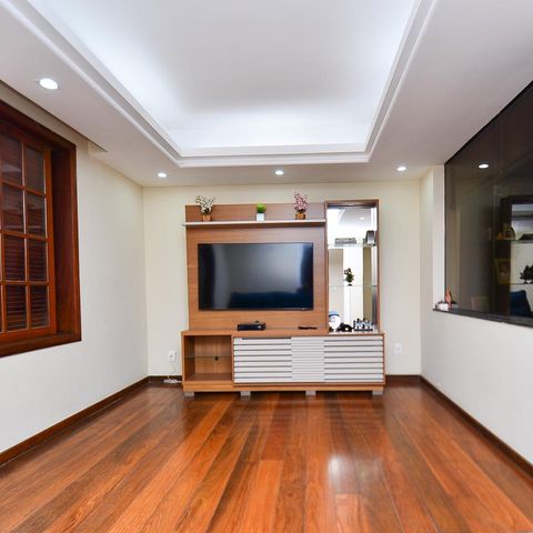Casa à venda com 250m², 3 quartos e 4 vagas Casa à venda com 250m², 3 quartos e 4 vagasSala de Estar