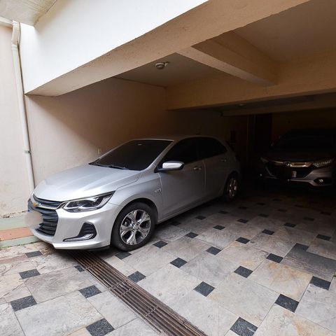 Casa à venda com 250m², 3 quartos e 4 vagas Casa à venda com 250m², 3 quartos e 4 vagasGaragem