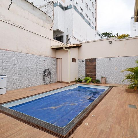 Casa à venda com 250m², 3 quartos e 4 vagas Casa à venda com 250m², 3 quartos e 4 vagasÁrea externa - Piscina
