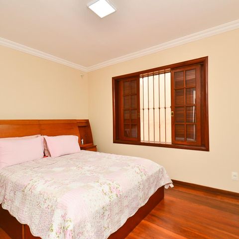 Casa à venda com 250m², 3 quartos e 4 vagas Casa à venda com 250m², 3 quartos e 4 vagasSuite 2