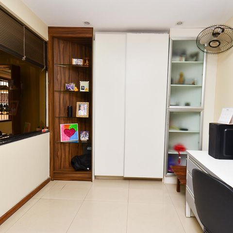 Casa à venda com 250m², 3 quartos e 4 vagas Casa à venda com 250m², 3 quartos e 4 vagasEscritório