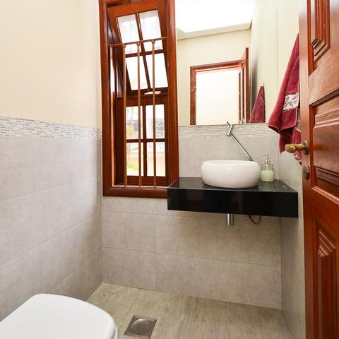 Casa à venda com 250m², 3 quartos e 4 vagas Casa à venda com 250m², 3 quartos e 4 vagasLavabo