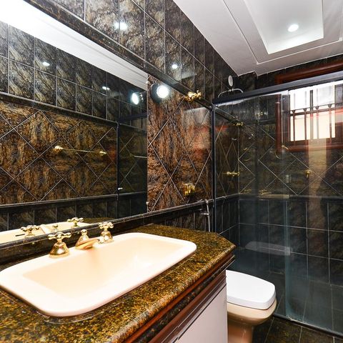 Casa à venda com 250m², 3 quartos e 4 vagas Casa à venda com 250m², 3 quartos e 4 vagasBanheiro Social