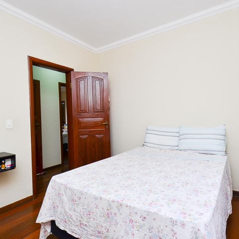 Casa à venda com 250m², 3 quartos e 4 vagas Casa à venda com 250m², 3 quartos e 4 vagasQuarto 1