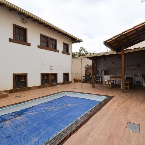 Casa à venda com 250m², 3 quartos e 4 vagas Casa à venda com 250m², 3 quartos e 4 vagasÁrea externa