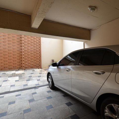 Casa à venda com 250m², 3 quartos e 4 vagas Casa à venda com 250m², 3 quartos e 4 vagasGaragem