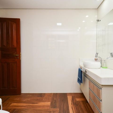 Casa à venda com 250m², 3 quartos e 4 vagas Casa à venda com 250m², 3 quartos e 4 vagasBanheiro Suite 2