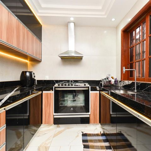 Casa à venda com 250m², 3 quartos e 4 vagas Casa à venda com 250m², 3 quartos e 4 vagasCozinha