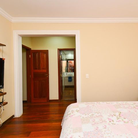 Casa à venda com 250m², 3 quartos e 4 vagas Casa à venda com 250m², 3 quartos e 4 vagasSuite 2