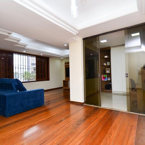 Casa à venda com 250m², 3 quartos e 4 vagas Casa à venda com 250m², 3 quartos e 4 vagasSala de Estar