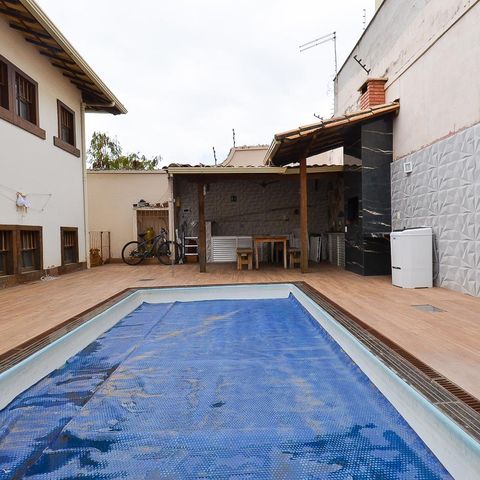 Casa à venda com 250m², 3 quartos e 4 vagas Casa à venda com 250m², 3 quartos e 4 vagasÁrea externa - Piscina