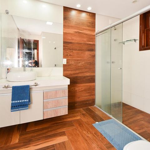 Casa à venda com 250m², 3 quartos e 4 vagas Casa à venda com 250m², 3 quartos e 4 vagasBanheiro Suite 2