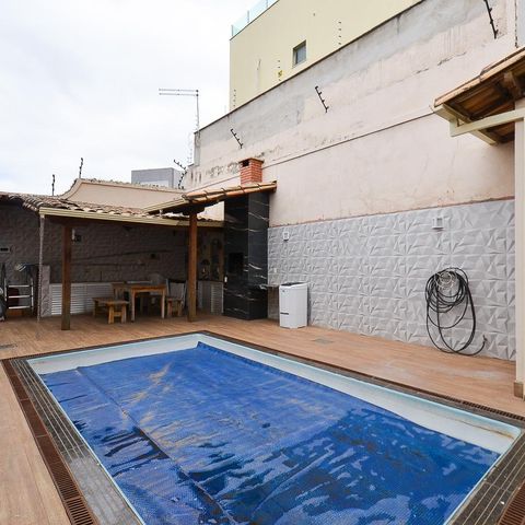 Casa à venda com 250m², 3 quartos e 4 vagas Casa à venda com 250m², 3 quartos e 4 vagasÁrea externa - Piscina