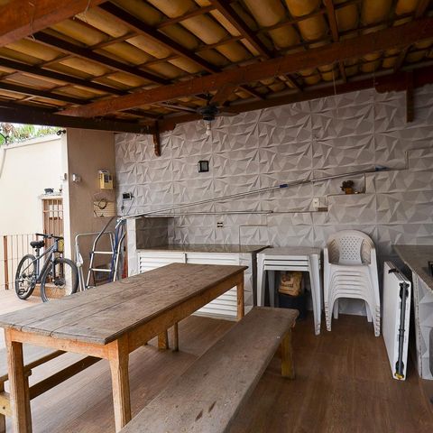 Casa à venda com 250m², 3 quartos e 4 vagas Casa à venda com 250m², 3 quartos e 4 vagasÁrea externa - churrasqueira