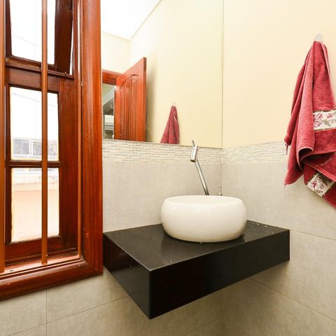 Casa à venda com 250m², 3 quartos e 4 vagas Casa à venda com 250m², 3 quartos e 4 vagasLavabo