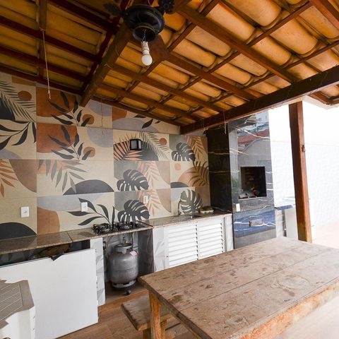 Casa à venda com 250m², 3 quartos e 4 vagas Casa à venda com 250m², 3 quartos e 4 vagasÁrea externa - churrasqueira