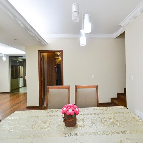 Casa à venda com 250m², 3 quartos e 4 vagas Casa à venda com 250m², 3 quartos e 4 vagasSala de Jantar