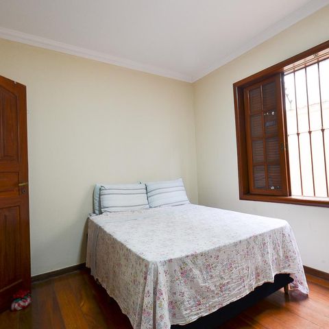 Casa à venda com 250m², 3 quartos e 4 vagas Casa à venda com 250m², 3 quartos e 4 vagasQuarto 1