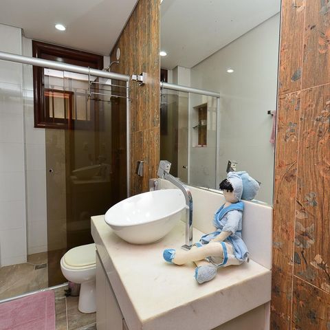 Casa à venda com 250m², 3 quartos e 4 vagas Casa à venda com 250m², 3 quartos e 4 vagasBanheiro Suite 1