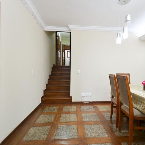 Casa à venda com 250m², 3 quartos e 4 vagas Casa à venda com 250m², 3 quartos e 4 vagasSala de Jantar