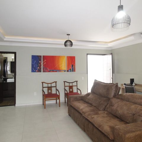 Casa à venda com 200m², 3 quartos e 2 vagasSala