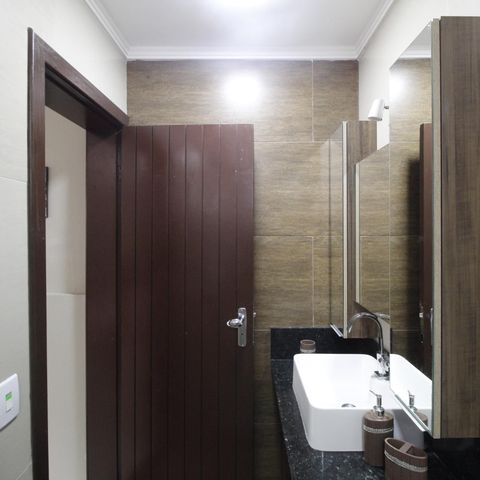 Casa à venda com 200m², 3 quartos e 2 vagasBanheiro