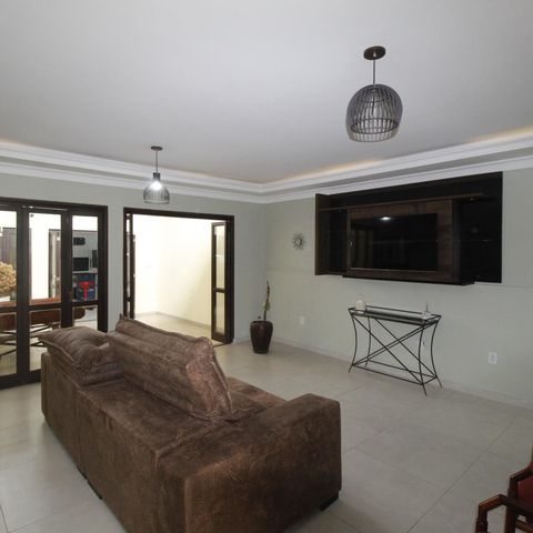 Casa à venda com 200m², 3 quartos e 2 vagasSala