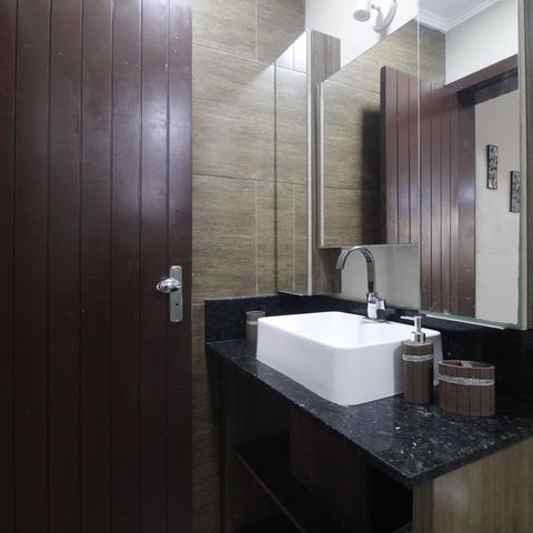 Casa à venda com 200m², 3 quartos e 2 vagasBanheiro