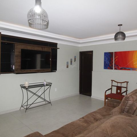 Casa à venda com 200m², 3 quartos e 2 vagasSala