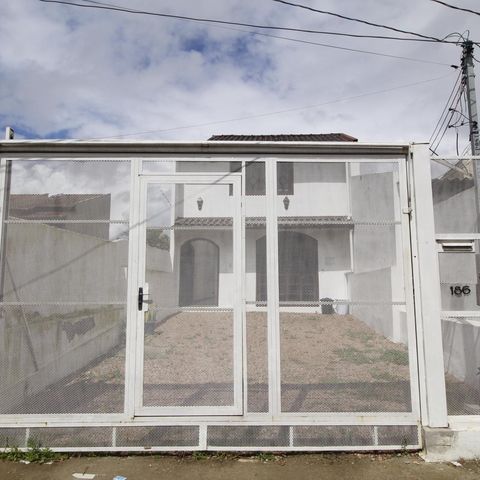 Casa à venda com 200m², 3 quartos e 2 vagasFachada
