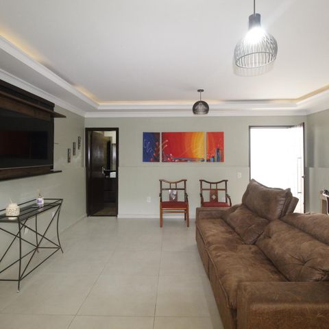 Casa à venda com 200m², 3 quartos e 2 vagasSala