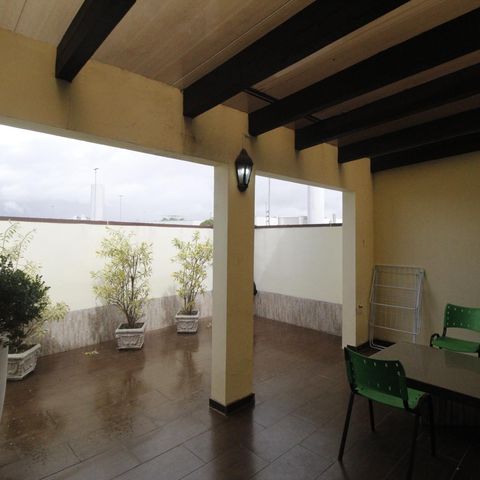 Casa à venda com 200m², 3 quartos e 2 vagasTerraço