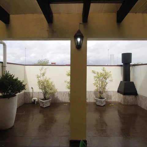Casa à venda com 200m², 3 quartos e 2 vagasTerraço
