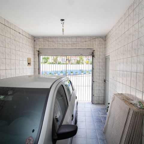 Casa à venda com 148m², 5 quartos e 1 vaga Casa à venda com 148m², 5 quartos e 1 vagaGaragem
