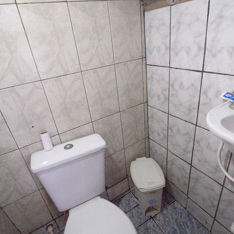 Casa à venda com 148m², 5 quartos e 1 vaga Casa à venda com 148m², 5 quartos e 1 vagaBanheiro de serviço